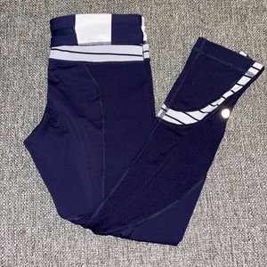 RARE!! Lululemon run inspire crop navy and white sz 4